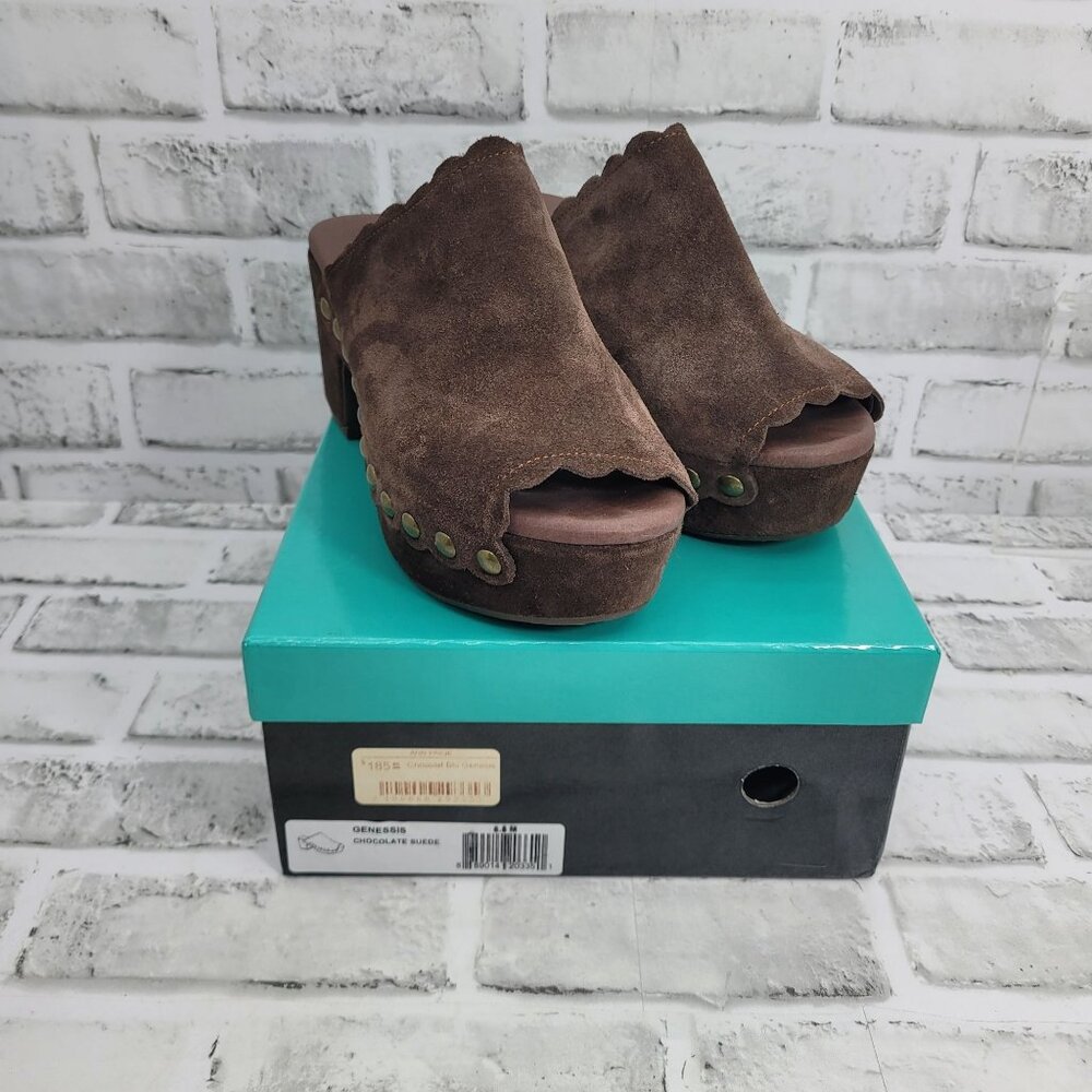 NWB Chocolat Blu Genesis Scalloped Brown Suede Open Toe Studded Mules Size 8.5